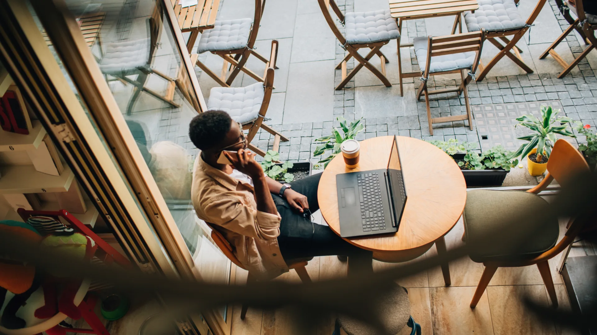 coffee-shop-1177375626