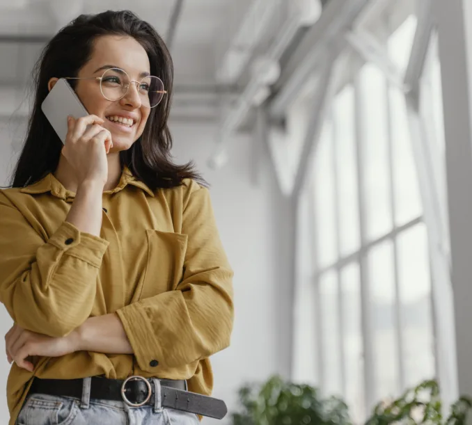 businesswoman-talking-her-smartphone