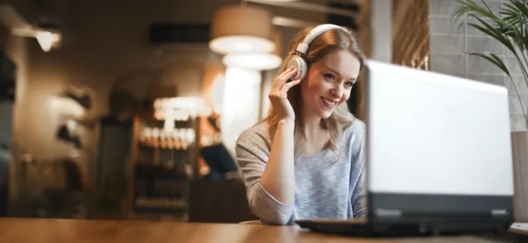 young-woman-cafe-with-computer-headphones