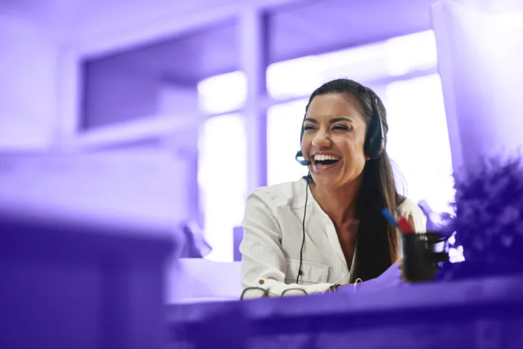 lady-smiling-843177320-enreach-rt