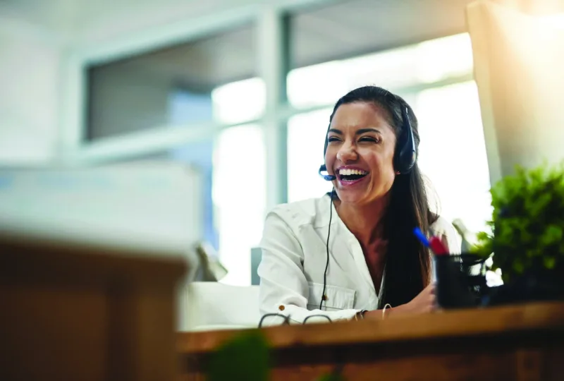 lady-smiling-office-headset-843177320