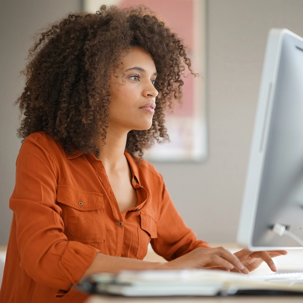 Lady-planning-campaigns